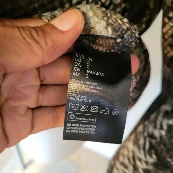 H&M Snake Print Shift Dress(2) - Picture 7 of 8